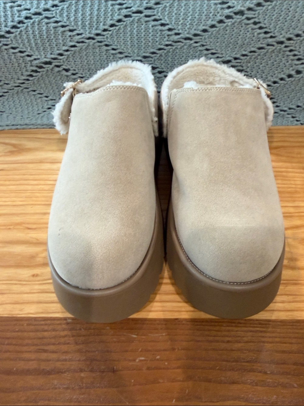 Wild Fable Suede Platform Clog Mules.   Size 10